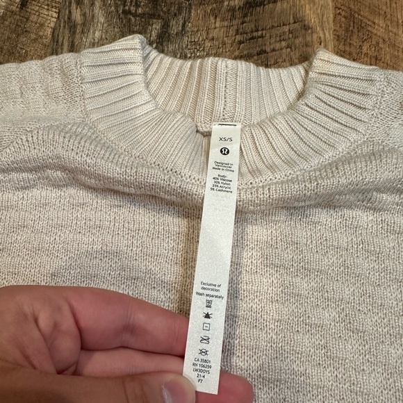 Lululemon Sweater Size XS / S Only Worn Once Must See - Picture 2 of 8